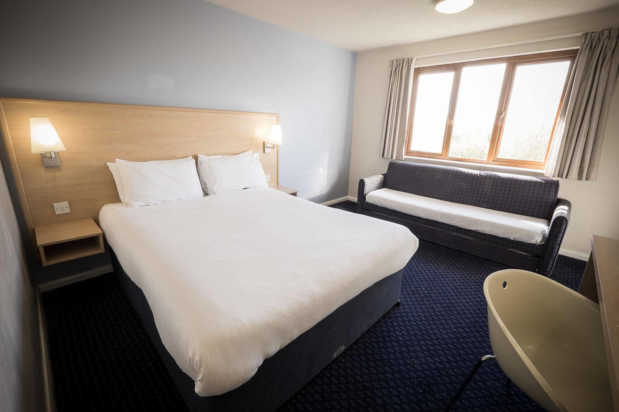 Travelodge Limerick Junction Buitenkant foto